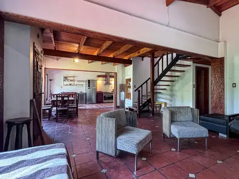 Casa en Venta con 3 cocheras