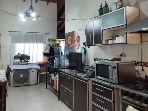 Casa de 3 dormitorios y piscina en venta.