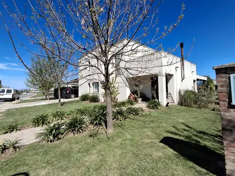 Casa en Venta a la Laguna - B. Privado El Naudir
