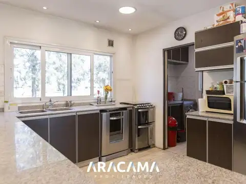 Casa 5 ambientes con 2 baños