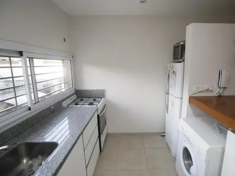 CASA DE DOS DORMITORIOS EN ALQUILER EN CITY BELL