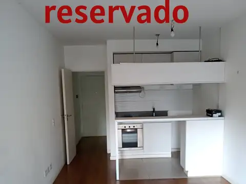 Monoambiente al frente con balcón