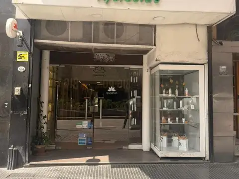 LOCAL  EN VENTA DE TRES PLANTAS EN SAN NICOLAS SOBRE AVENIDA