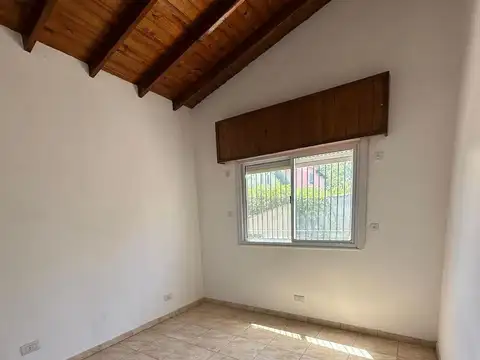 Casa en Alquiler con 1 cochera