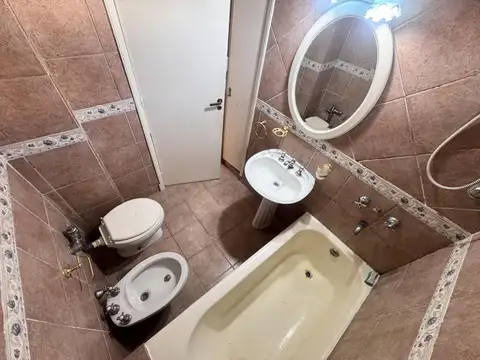 Departamento en venta 4 amb con dependencia en Recoleta
