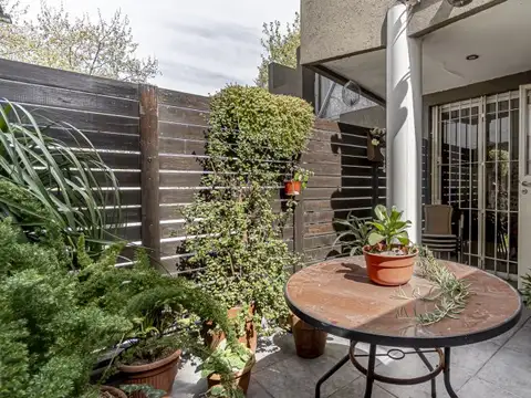 PH dúplex. 2 ambientes. Patio y balcón. Entrada independiente. Villa Urquiza
