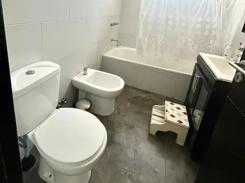 Casa en Alquiler con 4 cocheras