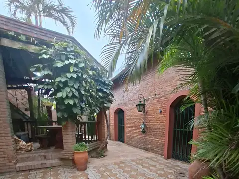 Casa amplia amoblada frente al Hospital Vidal