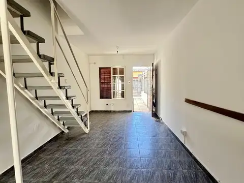 Depto Tipo Casa en Alquiler de 3 ambientes
