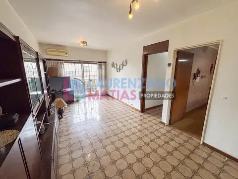 SEMIPISO DE 3 AMBIENTES CON COCHERA CUBIERTA FIJA