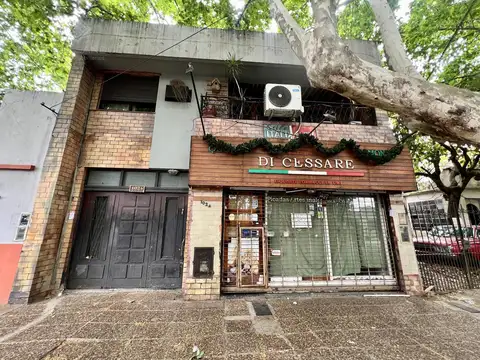 Casa con local en excelente zona - Vta Dta - OPORTUNIDAD 