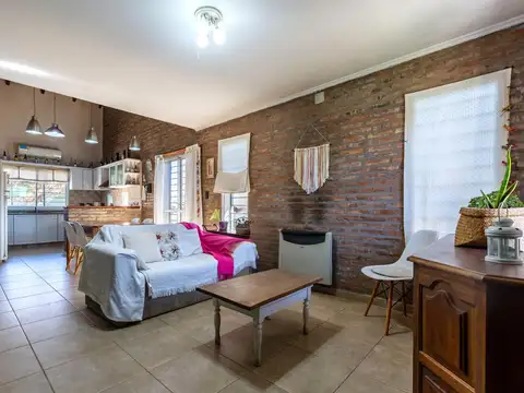 VENTA/PERMUTA - Casa - 3 Dormitorios con Pileta - Fisherton, Rosario.