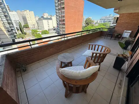 EXCELENTE 3 AMBIENTES DE CATEGORIA - BALCON TERRAZA AL FRENTE - COCHERA FIJA