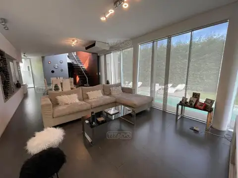 Casa 4 ambientes con 3 baños