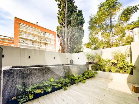 Monoambiente super luminoso, con patio y placard
