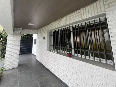 VENDO CASA 3 DORMITORIOS CON PILETA VILLA ALLENDE