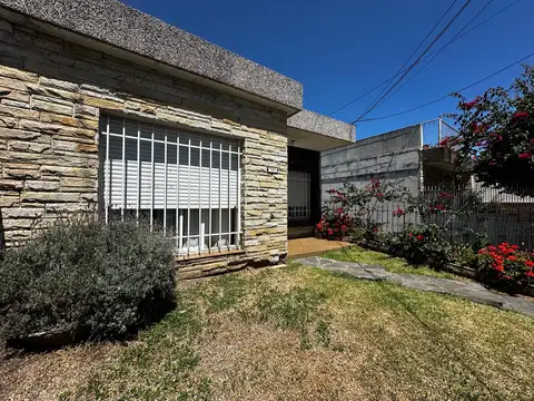 Casa 5 ambientes con 1 baño