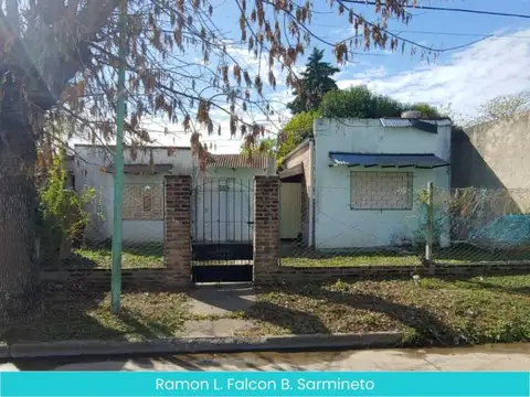 Casa En Ramon L. Falcon 338, Barrio Sarmiento, Lujan En Venta