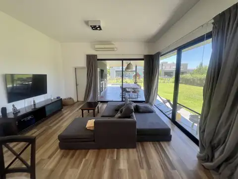 Casa en Alquiler al Este