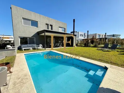 Venta de Casa Puertos del Lago ACACIAS