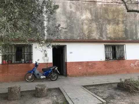 Casa - Venta - Argentina, Lucas González - MANUEL BELGRANO 215