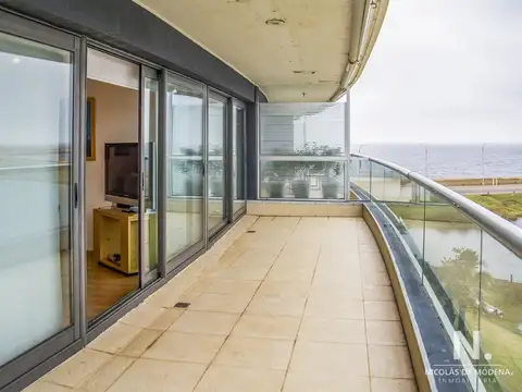 Apartamento con excelente vista en terraza de la laguna