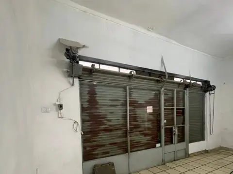 Local comercial en alquiler.  Ubicado en 60 e/ 16 y 17