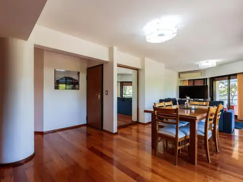 Departamento 8 ambientes con 3 baños