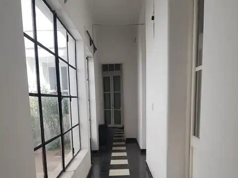 EN VENTA - CASA CON LOCAL COMERCIAL - AV. BELGRANO