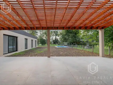 Casa 4 ambientes con 2 baños