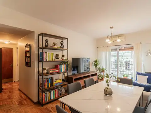 VENTA DEPARTAMENTO DE 3 AMBIENTES. AL FRENTE. BALCÓN CORRIDO. DEAN FUNES 700. BALVANERA.