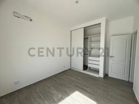 Casa en venta de 5 ambientes a la laguna en una planta en Barrio San Matias puertos canton Escobar F
