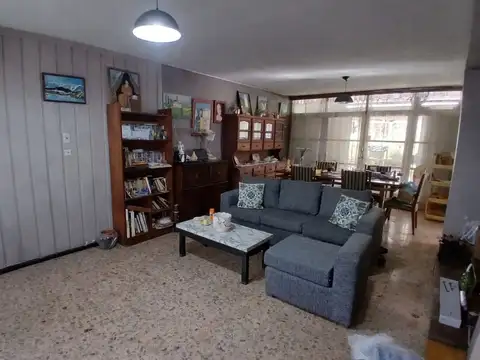 Casa 7 ambientes con 1 baño