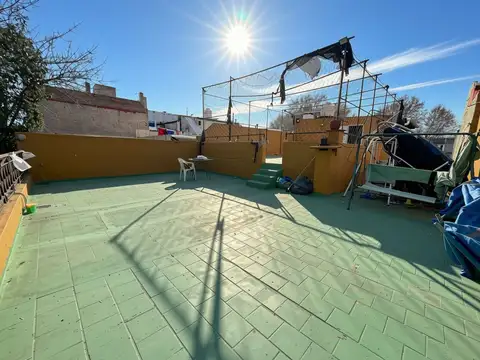 VENTA CASA CON COCHERA Y TERRAZA SANTA RITA