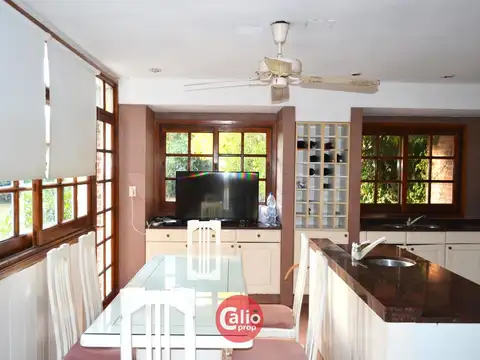 Gran Residencia. Amplio Jardín.