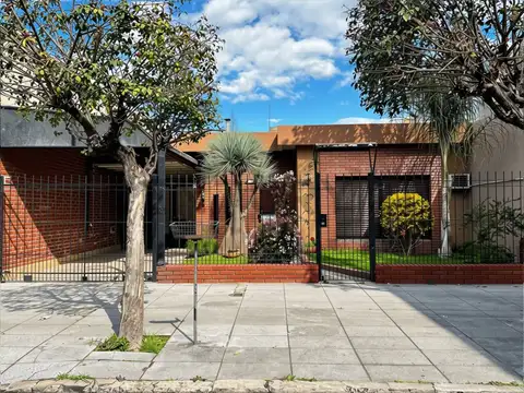 VENTA CASA 4 AMBIENTES MARTIN CORONADO PARQUE COCHERA