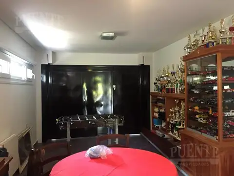 Casa 6 ambientes con 4 baños