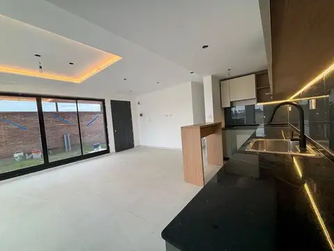 VENTA CASA A ESTRENAR 2 DORMI COCHERA PILETA