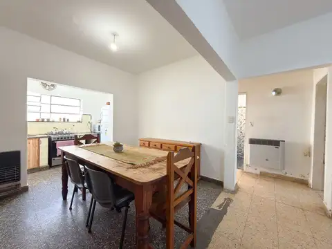 CASA EN VENTA 2 DORMITORIOS BARRIO VILLA AGUIRRE