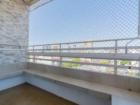 Venta 2 Ambientes en Las Cañitas , Piso Alto