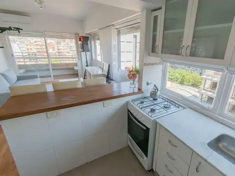 Venta 2 Ambientes en Las Cañitas , Piso Alto