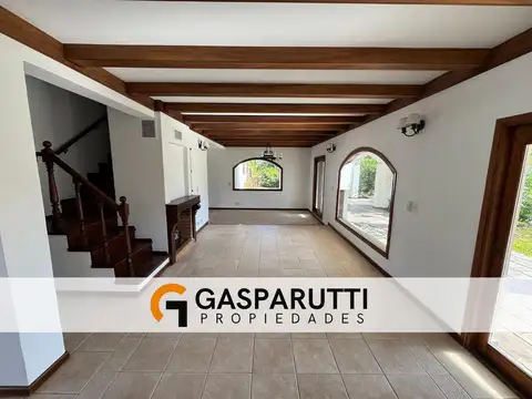 Casa 4 ambientes con 4 baños