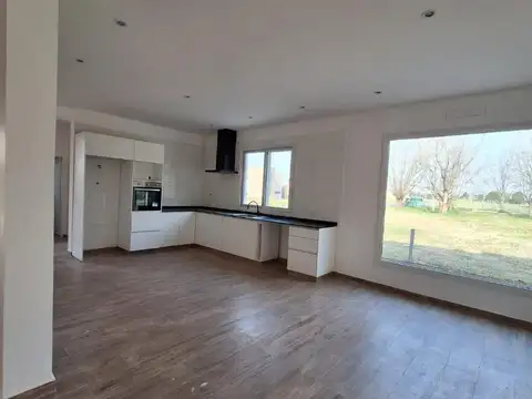 Casa en Venta con 3 cocheras