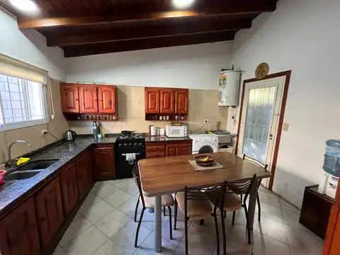 Casa 5 ambientes con 2 baños