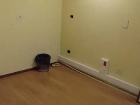 Oficina 6 ambientes con 3 baños