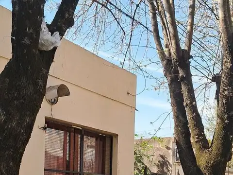Lote 200m2 con local - centrico