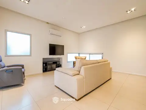 Casa 5 ambientes con 3 baños