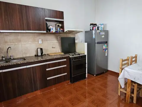EN  VENTA/ Casa de  2 dormitorios en  Pellegrini  al  100.  Punta  Alta Apta  Crédito