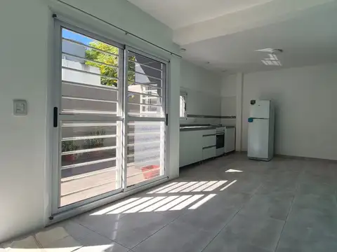 VENTA CASA MAS 2 DEPARTAMENTOS EN WILDE 10 X 46