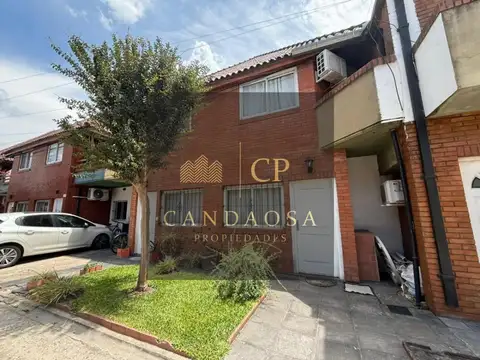 ORR. Venta de  Casa Tríplex  apta crédito.